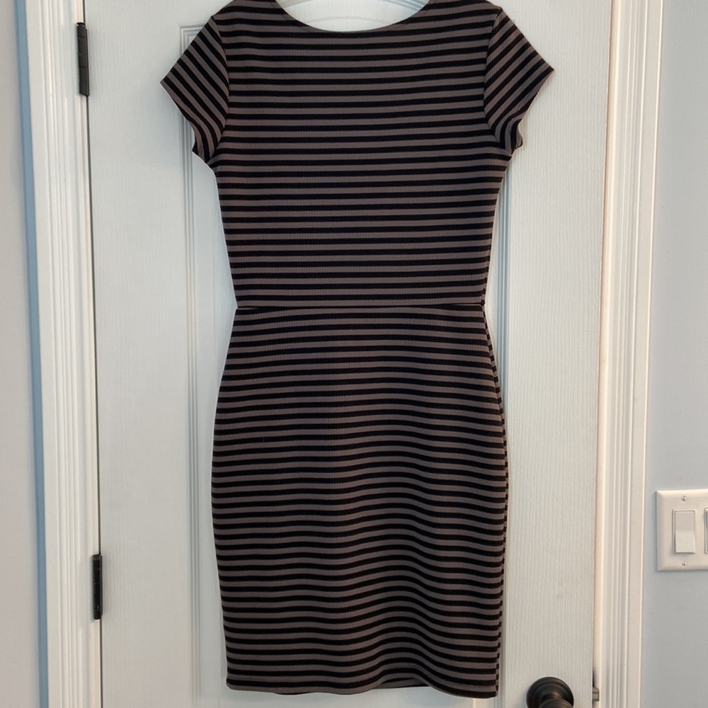 ✨Like New Dress!!✨ - Picture 6 of 6